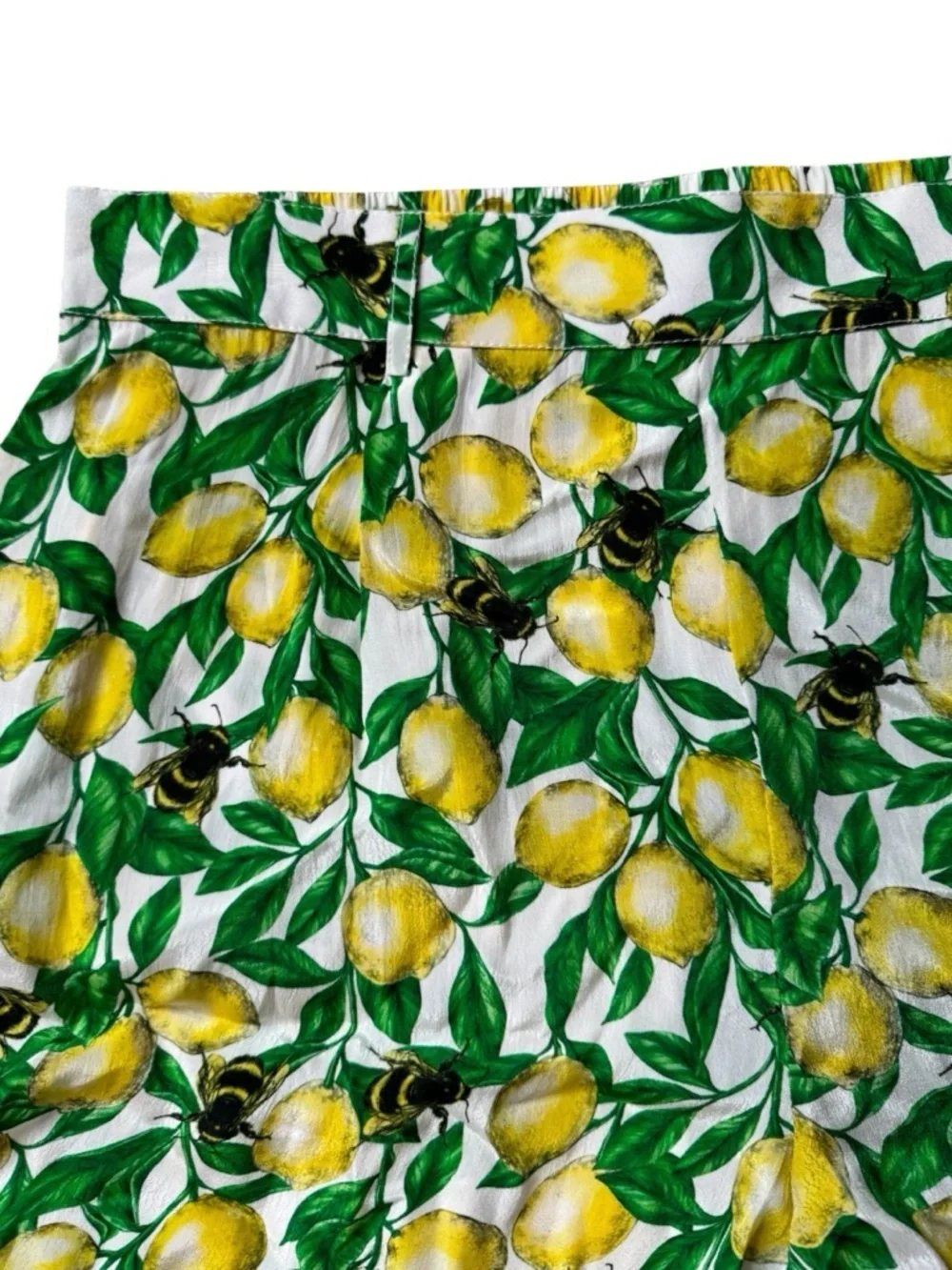 TAJ by Sabrina Crippa Lemon & Bee Print Shorts size M
